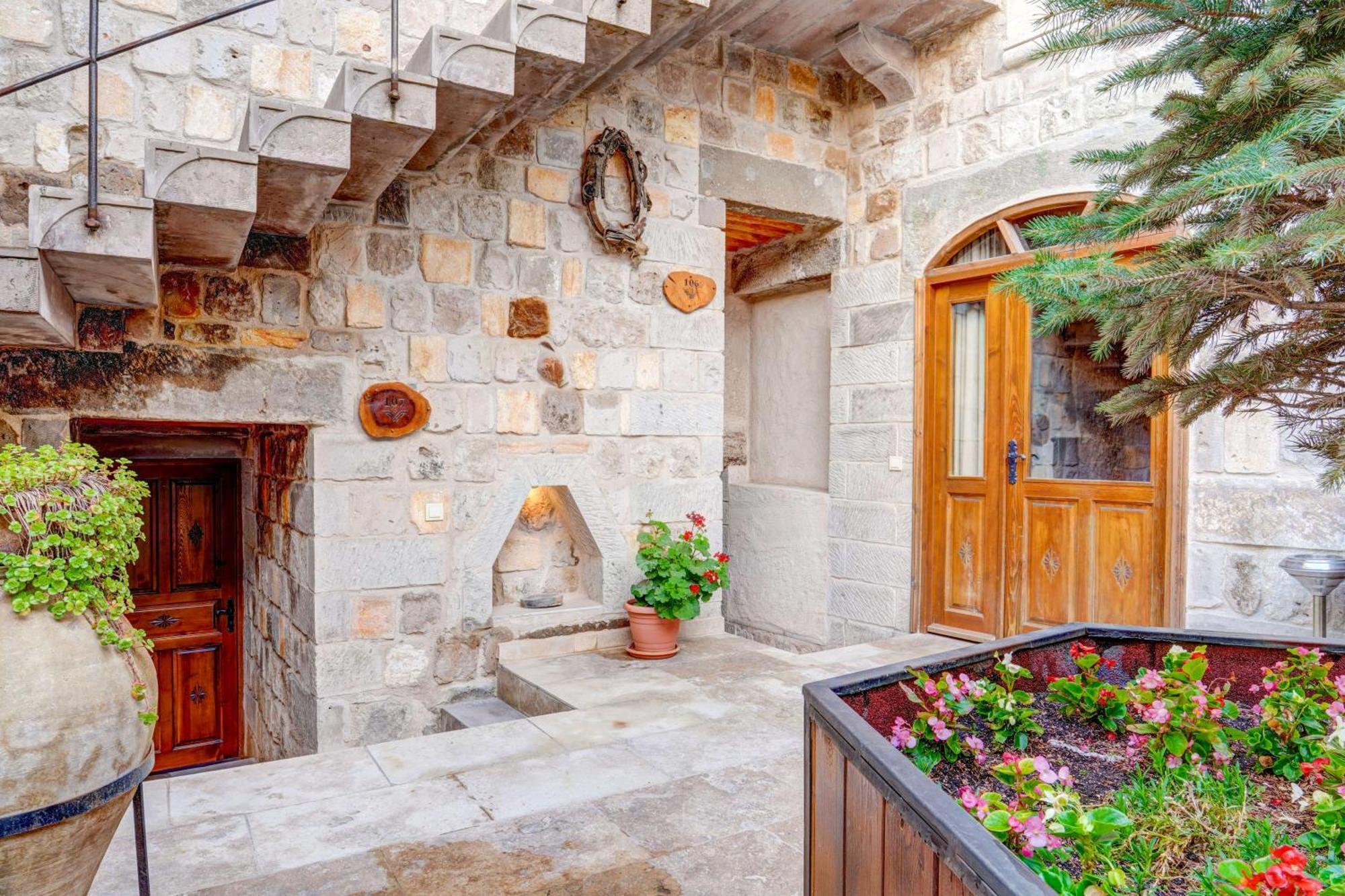 Vasil Cave Hotel Uchisar Exterior photo